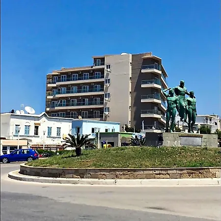 מלון Europa 3*
